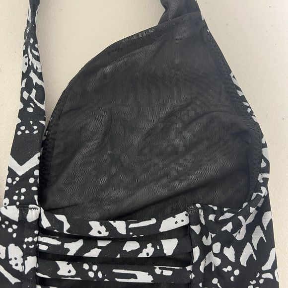 Victoria Sport Racerback Bra Womens Size XS Black Geometric Aztec Mesh Lined - Picture 8 of 9